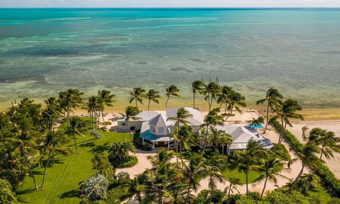 Islamorada House | Stunning Oceanfront Estate with Private Pool ~ Beach.