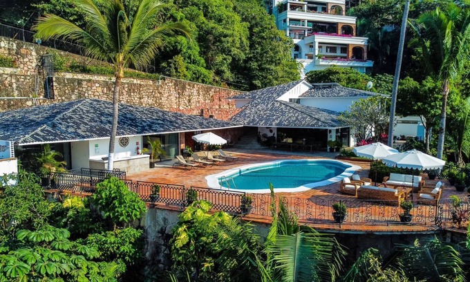 Conchas Chinas Villa | Stunning Oceanview Villa with Amazing sunsets - Villa Castillo - Chef prepared Breakfast 5BD Villa for rent in Conchas Chinas, Puerto vallarta