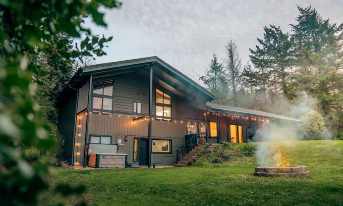 Waldport House | Stunning Oceanview Hillside Home w/Theater & Spa