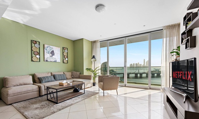 Dubai Festival City Apartment | Stunning One Bedroom with Creek View