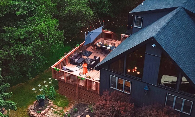 Albrightsville House | Stunning Pocono cabin w/hot tub, game room, fire pit, lake