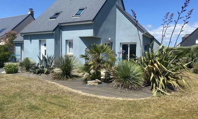 Bretteville-sur-Ay House | Stunning private villa for 6 people with WIFI, TV, terrace and pets allowed