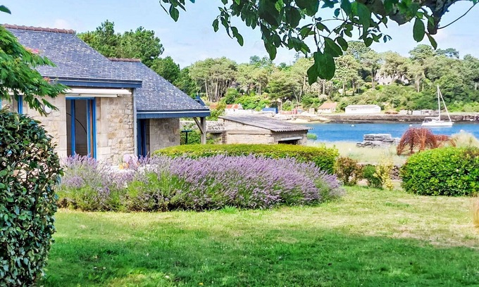 La Trinite-sur-Mer House | Stunning private villa for 4 guests with TV and terrace