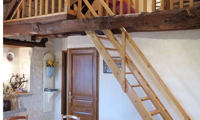 Lalbenque Villa | Stunning private villa for 4 guests with TV, terrace and pets allowed