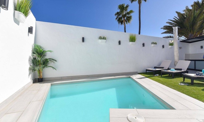 Playa del Ingles Villa | Stunning private villa for 6 people with WIFI, private pool, A/C, TV, patio and pets allowed