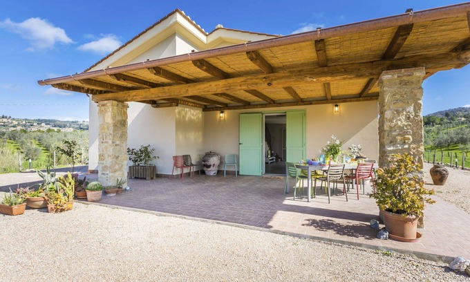 Casale Marittimo House | Stunning private villa for 6 people with WIFI, A/C, TV, terrace, pets allowed and panoramic view
