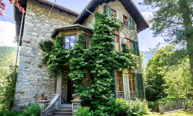 Ala di Stura House | Stunning private villa for 12 people with WIFI, TV, patio and pets allowed