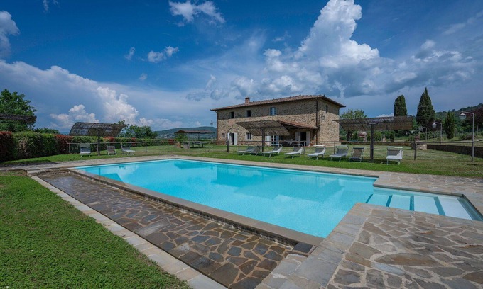 Badia Agnano Villa | Stunning private villa with private pool, A/C, internet, patio, pets allowed and panoramic view