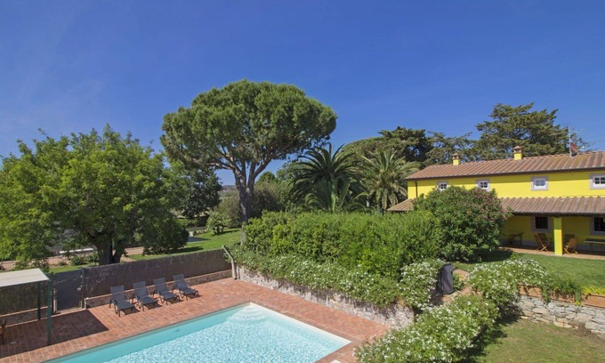 San Vincenzo House | Stunning private villa for 10 people with A/C, private pool, WIFI, TV, patio and pets allowed