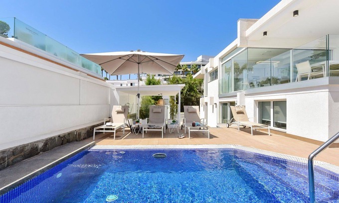 Meloneras House | Stunning private villa for 8 guests with private pool, WIFI, A/C, TV and patio