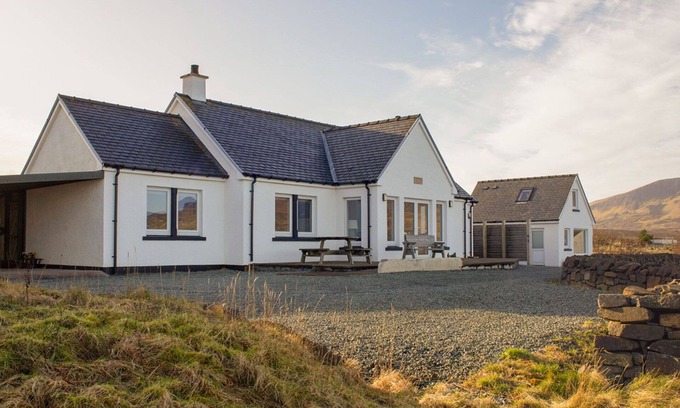 Staffin House | Stunning private villa for 6 people with WIFI and TV