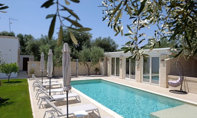 Ostuni Villa | Stunning private villa for 6 guests with WIFI, A/C, private pool, TV and patio, close to Ostuni