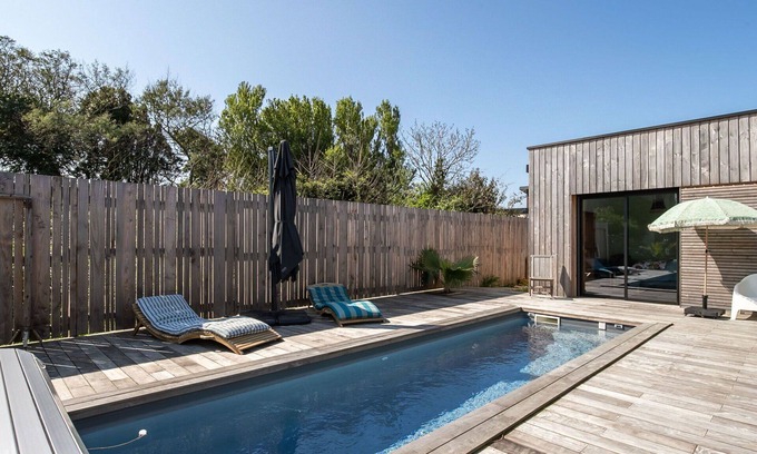 Locquirec House | Stunning private villa for 6 people with private pool, WIFI, TV, terrace and pets allowed