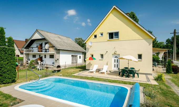 Balatonmariafurdo House | Stunning private villa for 8 people with WIFI, private pool, TV and terrace