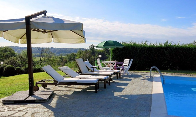 Capriglio House | Stunning private villa for 10 guests with WIFI, private pool, TV, terrace and pets allowed