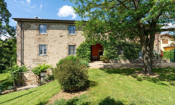 Vicchio Villa | Stunning private villa for 10 people with TV, pets allowed and panoramic view