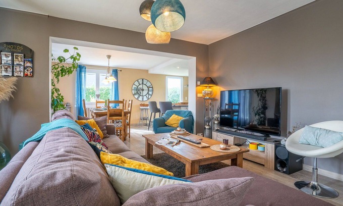 Tregueux House | Stunning private villa for 6 people with WIFI, TV, patio and pets allowed