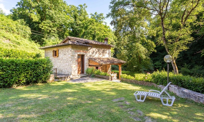 Molezzano Villa | Stunning private villa for 4 people with WIFI, TV, patio and pets allowed