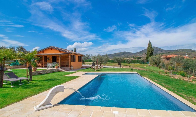 Panicale House | Stunning private villa for 4 guests with private pool, WIFI, A/C, TV and balcony