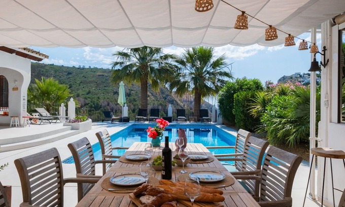Arnella Villa | Stunning private villa for 10 people with private pool, WIFI, A/C, TV and patio