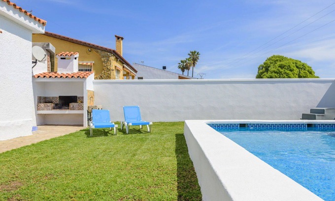 Vinaros Villa | Stunning private villa for 6 people with private pool, WIFI, TV, terrace and pets allowed