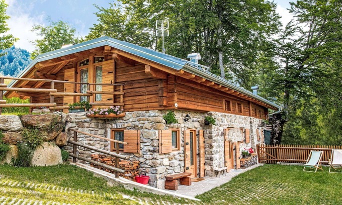 Borgo Valsugana House | Stunning private villa for 6 people with WIFI, TV, patio, pets allowed, panoramic view and parking