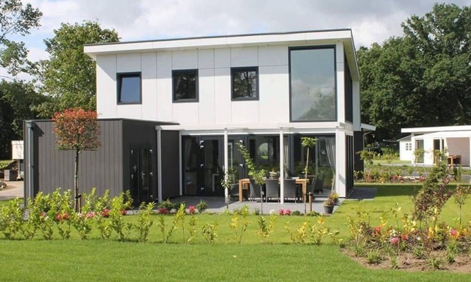 Susteren House | Stunning private villa for 6 people with WIFI, pool, TV and terrace