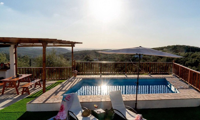 Cabra Villa | Stunning private villa for 4 people with A/C, WIFI, private pool, TV, terrace and pets allowed