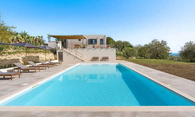 Noto Villa | Stunning private villa for 6 people with A/C, private pool, WIFI, terrace and panoramic view
