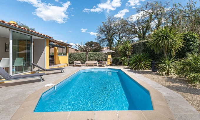 Cogolin House | Stunning private villa for 4 guests with A/C, WIFI, private pool, TV, terrace and pets allowed