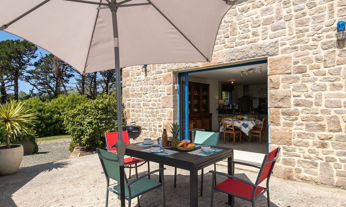 Pleumeur-Bodou House | Stunning private villa for 4 guests with WIFI, TV, terrace and pets allowed
