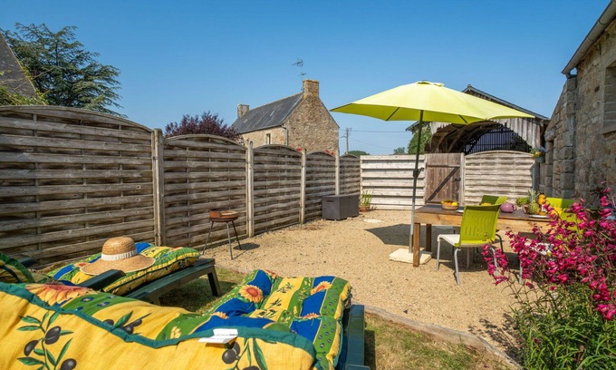 Ploumilliau House | Stunning private villa for 4 people with WIFI, TV, patio and pets allowed