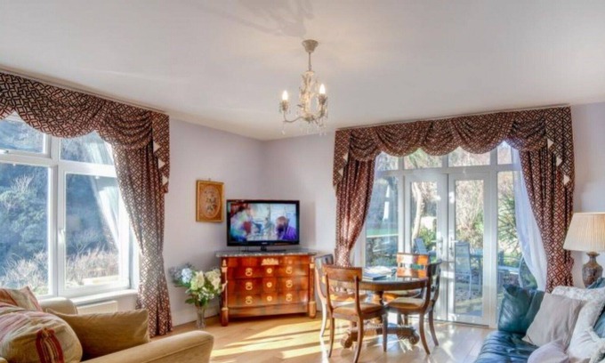 Torquay Villa | Stunning private villa for 2 people with WIFI, TV and patio