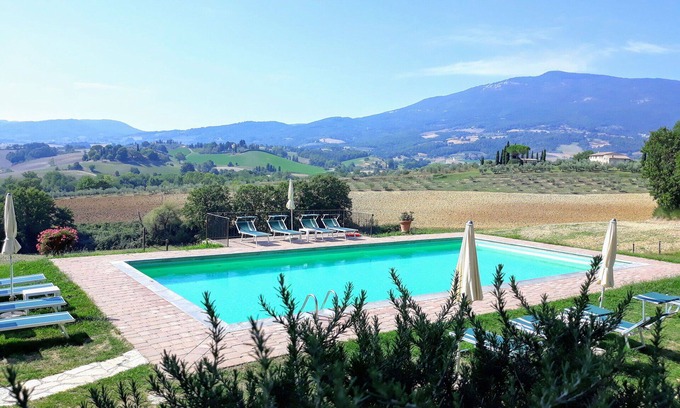 Cetona Villa | Stunning private villa for 20 people with WIFI, A/C, private pool, TV, patio and panoramic view