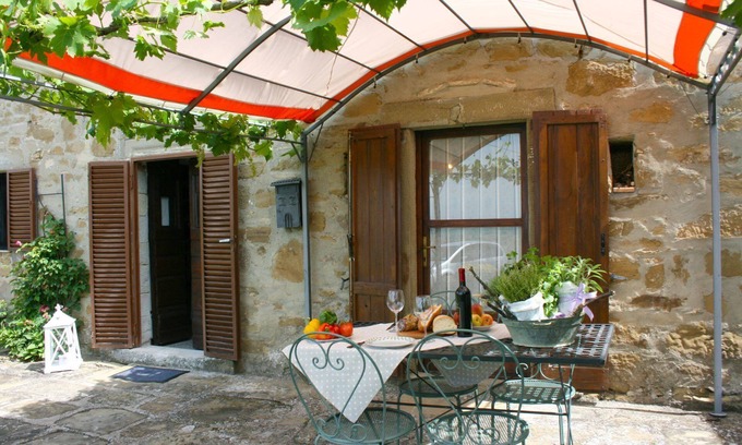 San Pietro a Cegliolo Villa | Stunning private villa for 5 guests with WIFI, private pool and pets allowed
