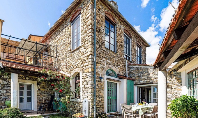 Dolcedo Villa | Stunning private villa for 7 guests with WIFI, pets allowed and panoramic view
