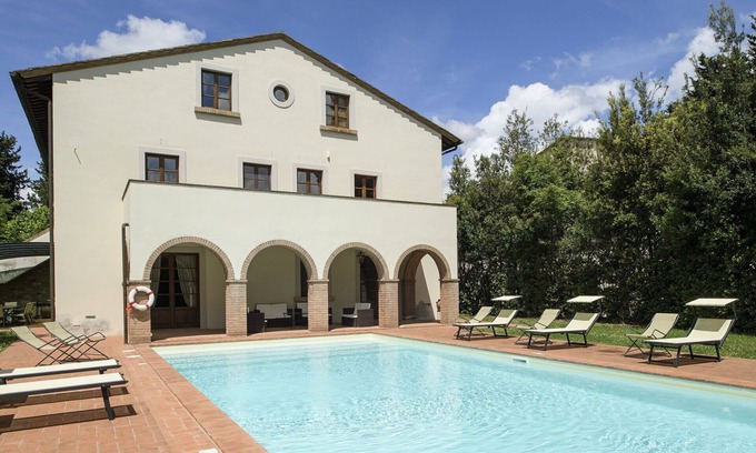 San Gimignano Villa | Stunning private villa for 10 people with A/C, private pool, hot tub, WIFI, TV and patio
