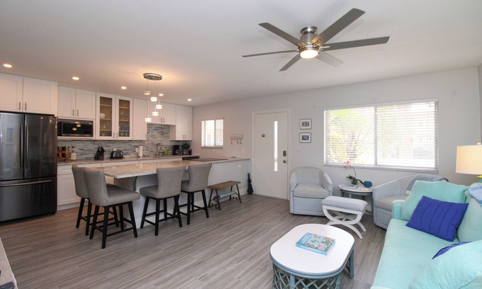 Coquina Sands Condo | STUNNING REMODELED 2/2 CONDO IN THE ELEVEN HUNDRED CLUB AT COQUINA SANDS NAPLES