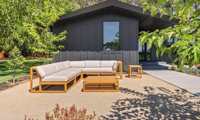 Napa House | Stunning Renovated Mid-Century Modern Home on 2.5 Acres in Napa Valley