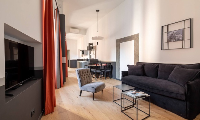 Trastevere Apartment | Stunning Rose Trastevere Apartment
