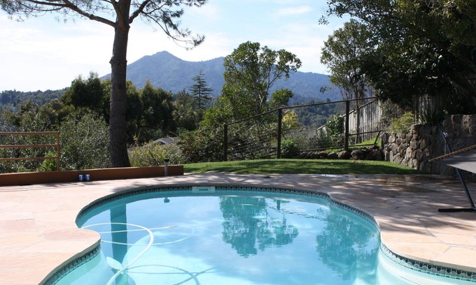 San Rafael Apartment | STUNNING SAN FRAN BAY/ MT TAM VIEWS, SLEEPS 6, LRG APT. w POOL, QUIET & CLEAN!!