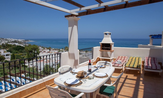 La Parata Apartment | Stunning seaviews 5 mins walk beach.shops restaurants . UK TV FREE WIF