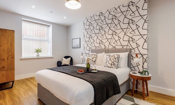 West Cliff Apartment | Stunning & Spacious 1-Bed Apt w/Free Gym & PKG
