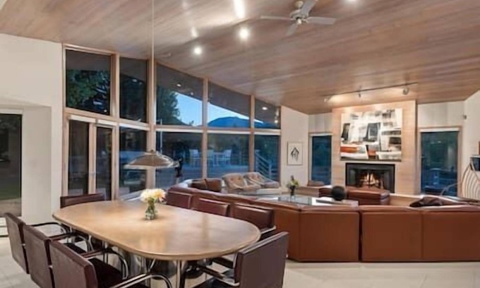 Aspen House | Stunning Spacious Modern 4/6 Bedroom Home Aspen!