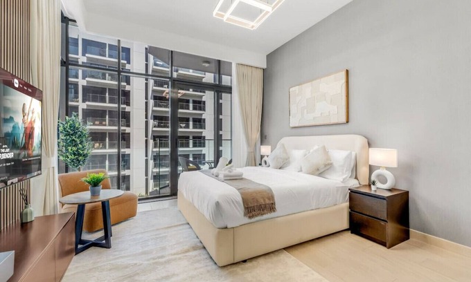 Nad Al Sheba Apartment | Stunning Studio with a View
