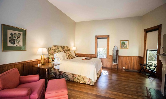 Thomasville Apartment | Stunning suite in amazing National Landmark property. Blocks from downtown.
