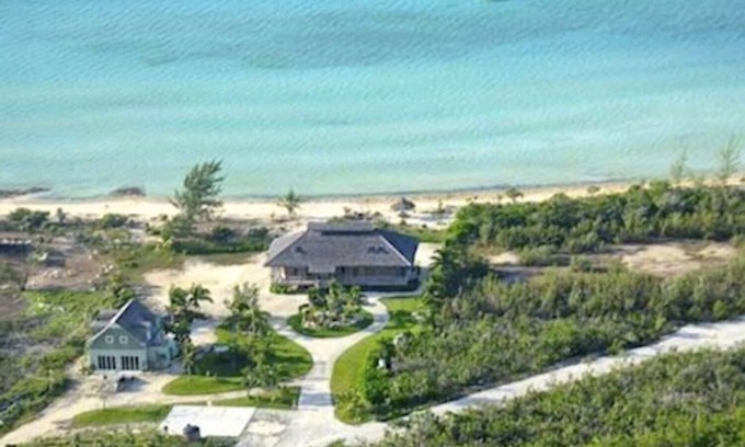 Wemyss Settlement House | Stunning Sunset Beachfront Estate with mooring