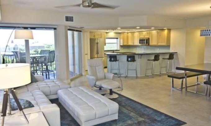 New Smyrna Beach Condo | Stunning three bedroom condo across the street from awesome beach; all amenities