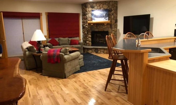 Carrabassett Valley Condo | Stunning Timbers ski-in/ski-out, above the base lodge and SuperQuad