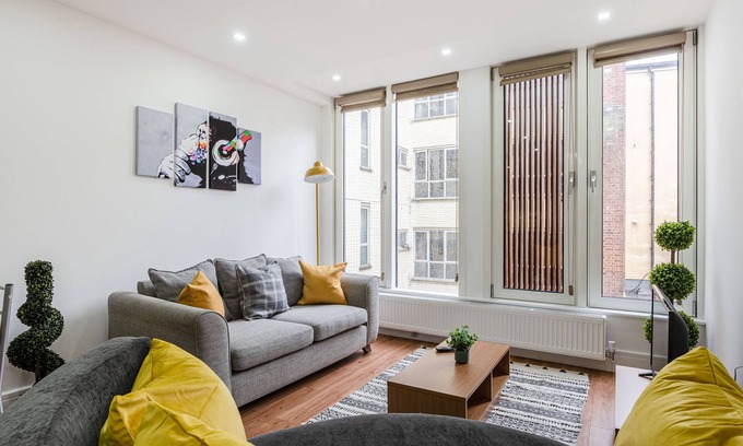 Ipswich Apartment | Stunning Town Centre Flat -Free Secure Parking!